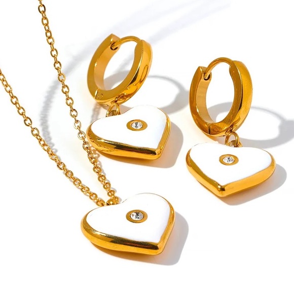 ◾️18K Gold Plated White Enamel Heart Pendant Necklace - Picture 5 of 10